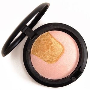Mac MSF highlighter Centre of Attraction Highlighter